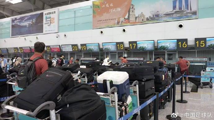 行李太多？中國國家橄欖球隊的官方回應：56件設備的具體情況如下